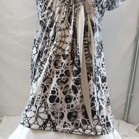 Unity World Wear Women's Black & White Blouse w/Floral Cut Out On Back Size XL - Picture 3 of 10